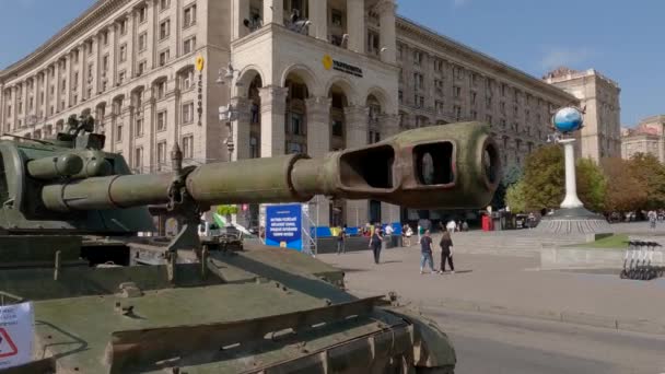 Russian Self Propelled Howitzer Destroyed Ukraine Exposition Kyiv 2022 — Stock Video