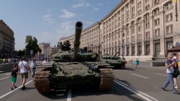 Russian Tank Destroyed Invasion Ukraine Exposition Kyiv 2022 — Stock video
