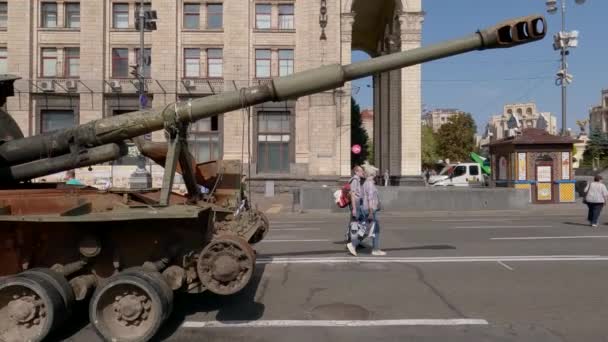 Russian Military Equipment Destroyed Invasion Ukraine Exposition 2022 — Stok video