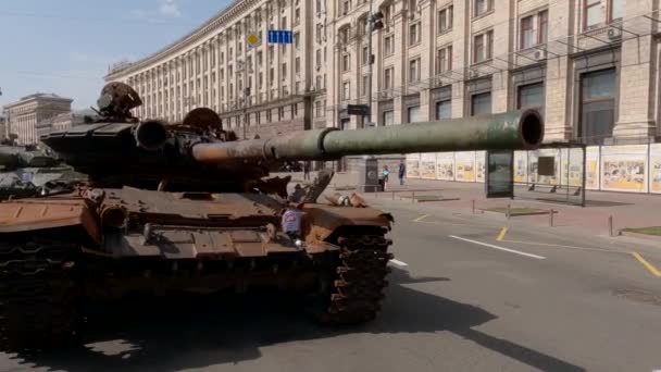 Russian Tanks Destroyed Invasion Ukraine Exposition Kyiv 2022 — Stockvideo