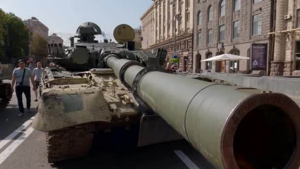 Russian Tank Destroyed Invasion Ukraine Exposition Kyiv 2022 — Stockvideo