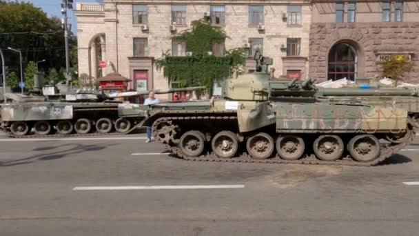 Russian Military Equipment Destroyed Invasion Ukraine Exposition 2022 — Stockvideo