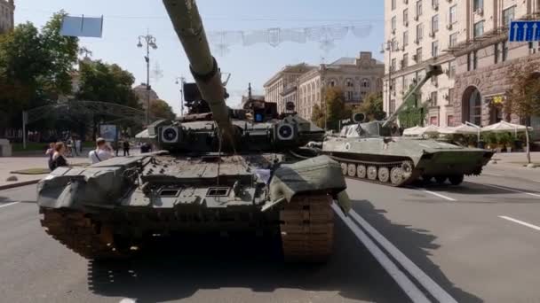 Russian Military Equipment Destroyed Invasion Ukraine Exposition 2022 — ストック動画