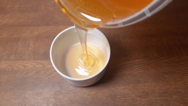 Fresh Honey Flowing Cup Table — Stock Video