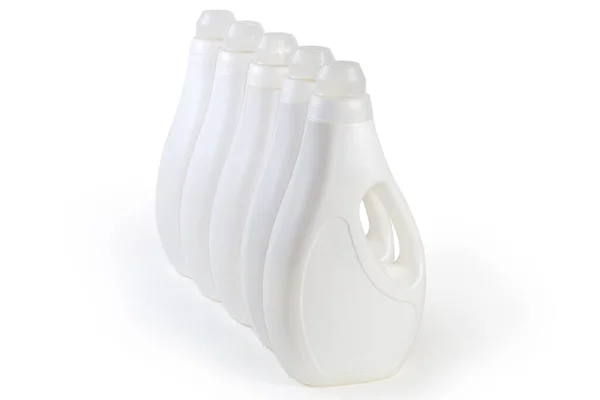 Λευκά Πλαστικά Μπουκάλια Υγρού Απορρυπαντικού Πλυντηρίου Ρούχων Καπάκια Κύπελλα Μέτρησης — Φωτογραφία Αρχείου