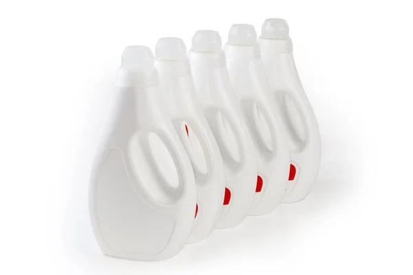 Λευκά Πλαστικά Μπουκάλια Υγρού Απορρυπαντικού Πλυντηρίου Ρούχων Καπάκια Κύπελλα Μέτρησης — Φωτογραφία Αρχείου
