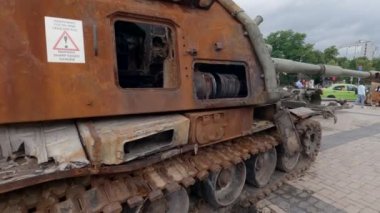 Ukrayna 'da yanmış Rus havan topları, sergi, Kyiv, 2022