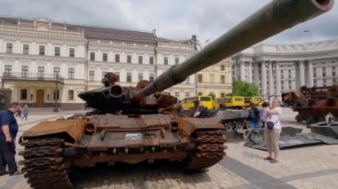 Ukrayna işgalinde imha edilen Rus tankı, sergi, Kyiv, 2022