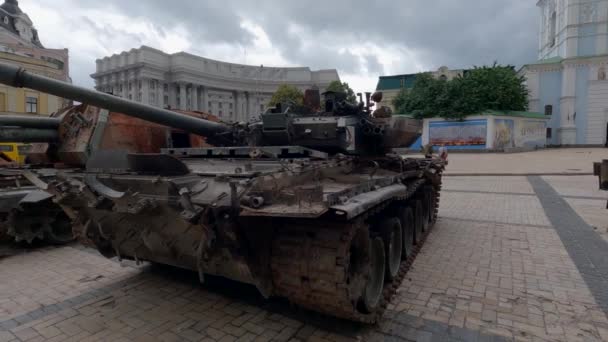 Ruská Vojenská Výzbroj Zničena Ukrajině Expozice Kyjev 2022 — Stock video