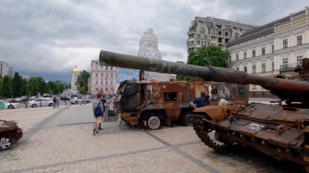 Ukrayna Işgalinde Imha Edilen Rus Tankı Sergi Kyiv 2022 — Stok video
