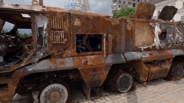 Zničené Ruské Bojové Vozidlo Invaze Ukrajinu Expozice Kyjev 2022 — Stock video