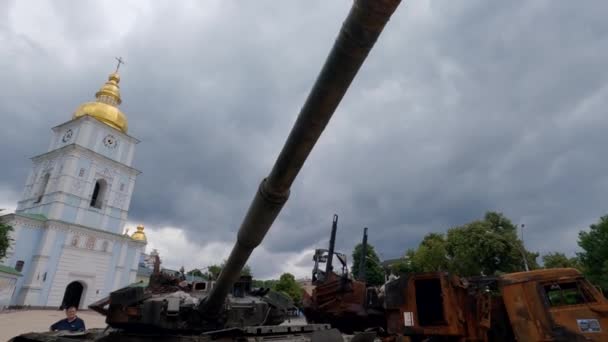 Kiev Ucraina Giugno 2022 Esposizione Attrezzature Militari Russe Distrutte Nell — Video Stock