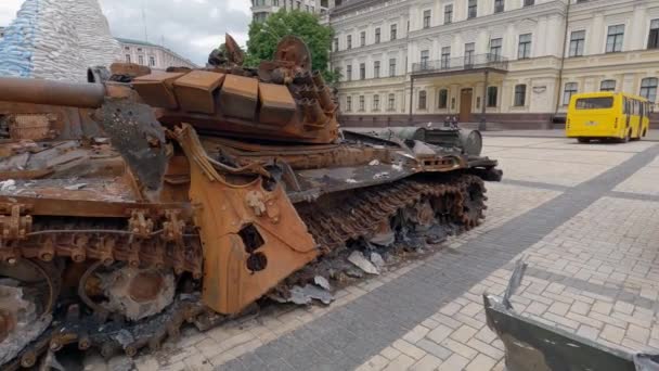 Vernietigde Russische Tank Bij Invasie Oekraïne Expositie Kiev 2022 — Stockvideo