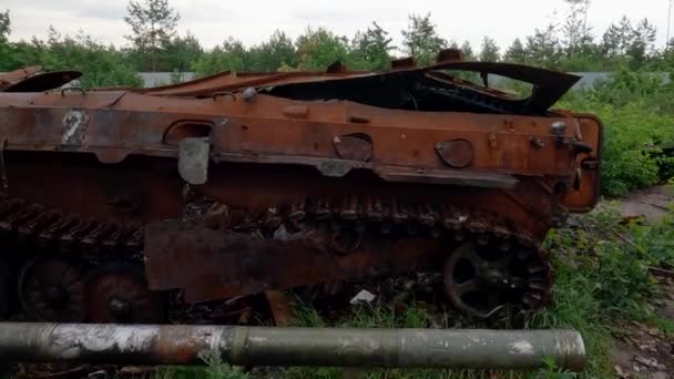 ウクライナ侵攻で破壊された異なるロシアの軍事機器 2022 — ストック動画