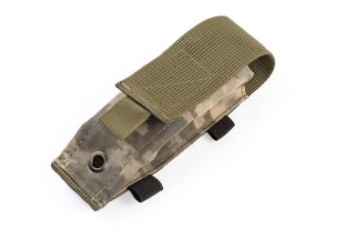 Beyaz arka planda turnike için askeri tekstil taktik çanta rengi.