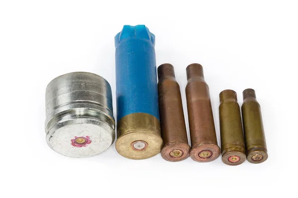 Použité Zásobní Vložky Různých Kalibrů Střelných Zbraní Detailní Záběr Bílém — Stock fotografie