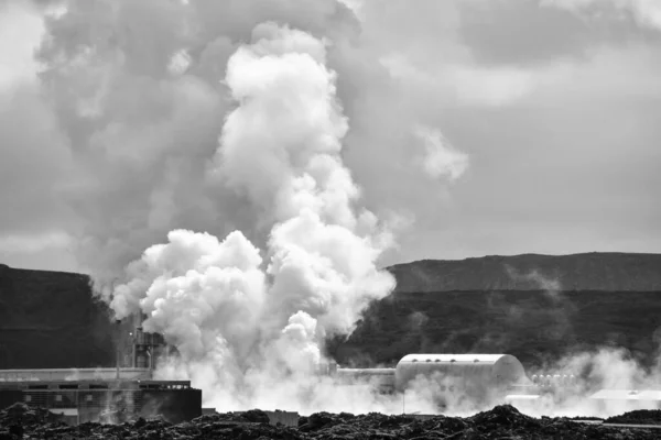 Lots Smoke Sky Created Geothermal Power Plant Generate Electricity Natural — Stockfoto
