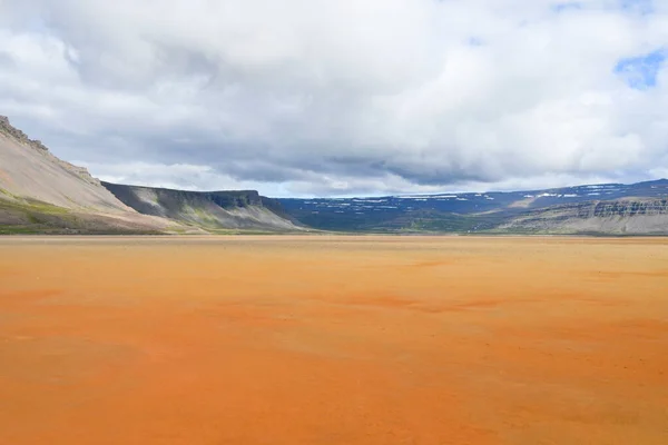 Very Wide Beach Orange Sand Mountains Snow Background Area Fjords — 스톡 사진