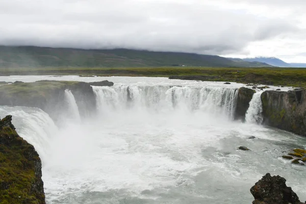 Panorama Jednoho Nejmalebnějších Nejrozsáhlejších Vodopádů Severním Islandu Oblačného Dne — Stock fotografie