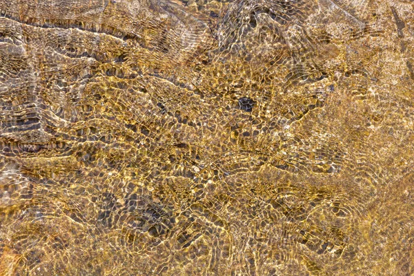 Een Mooie Gele Textuur Van Kleur Gladde Stenen Met Water — Stockfoto