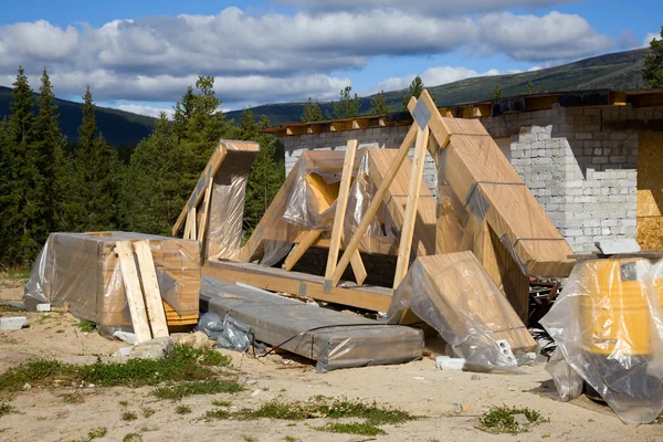 Construção casa de campo com garagem — Fotografia de Stock
