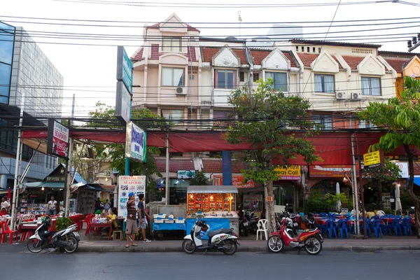 Straße in patong. Thailand. nur redaktionell. — Stockfoto