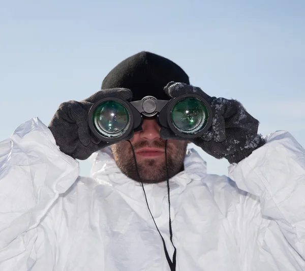 Special Forces soldier in white camouflage looking through binoc — Stock Photo, Image