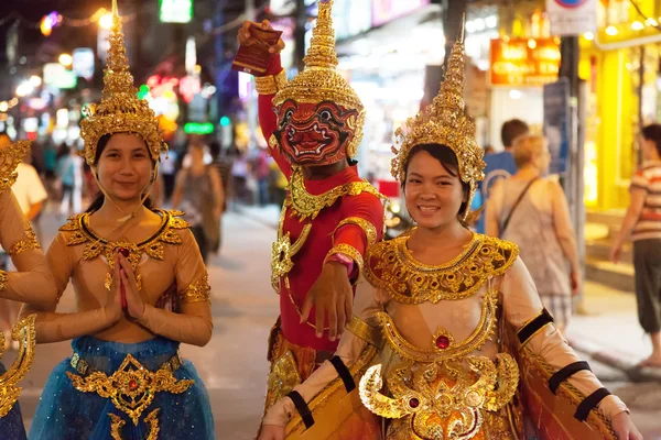 PATONG, TAILANDIA - 26 DE ABRIL DE 2012: Barkers callejeros en el programa. N —  Fotos de Stock