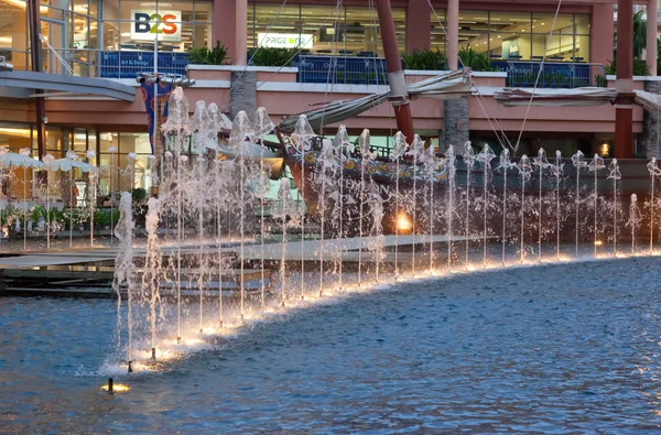 Phuket, thailand - 26. april: jungceylon shopping mall in patong — Stockfoto