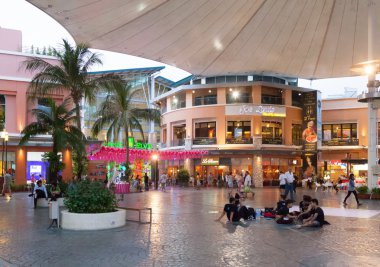 Phuket, Tayland - 26 Nisan: patong jungceylon alışveriş merkezi