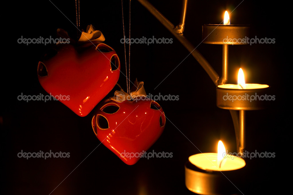 Dos corazones a la luz de las velas — Foto de stock © elzso #14235605