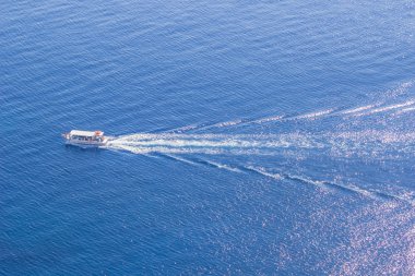 bir cruise gemisi ile güzel deniz manzarası