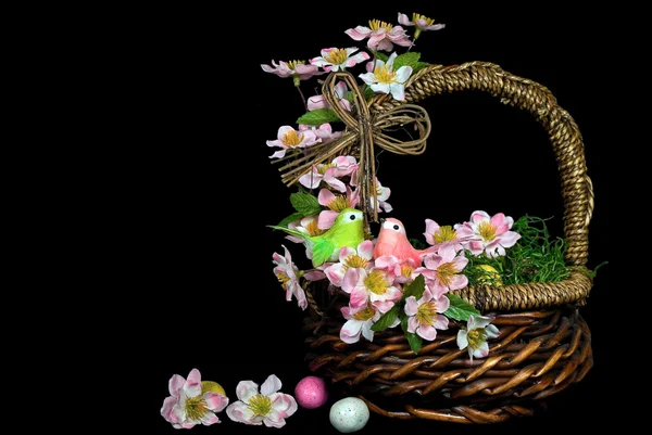 Весна Великодній кошик — стокове фото