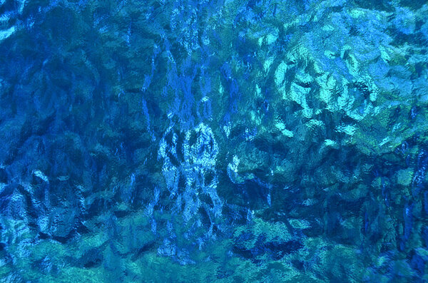 Яркий голубой витраж
