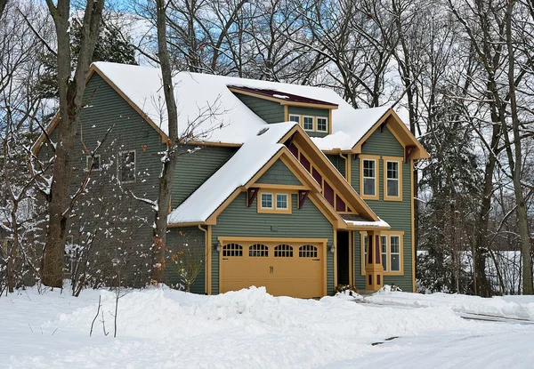 Nova casa no inverno — Fotografia de Stock