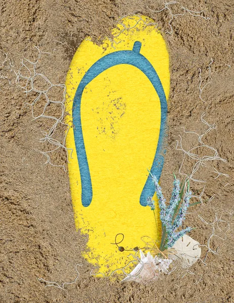 Sarı flip-flop kum — Stok fotoğraf