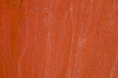 kırmızı boya arka yıpranmış