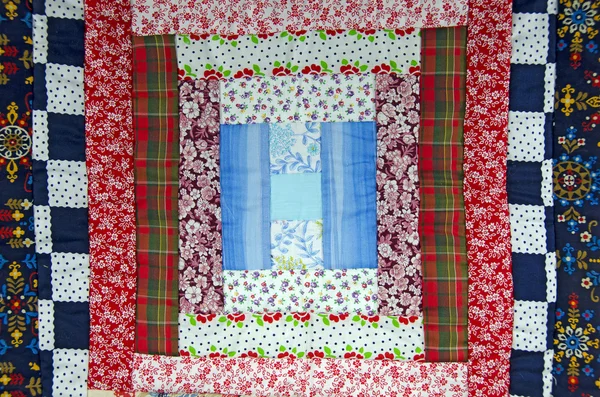 Цветное лоскутное одеяло — стоковое фото