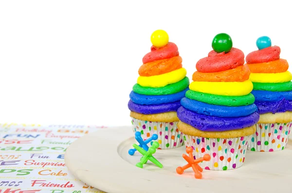 Magdalenas de cumpleaños de arco iris — Foto de Stock