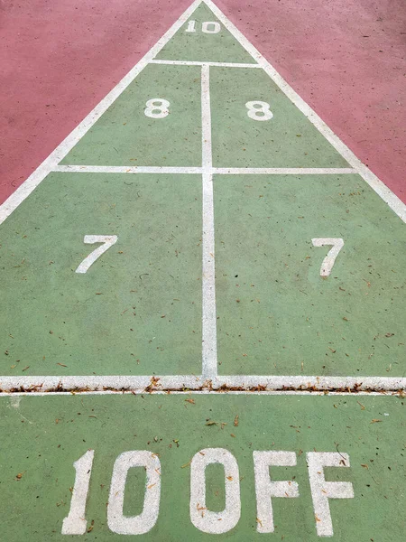 Jeu Shuffleboard Extérieur Avec Des Chiffres Sur Béton — Photo