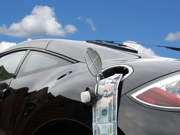Americké Dolary Automobilové Nádrži Oblohou Pozadí Stock Fotografie