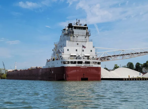 Great Republic Freighter Holland Michigan Port Pile White Stone — Stockfoto
