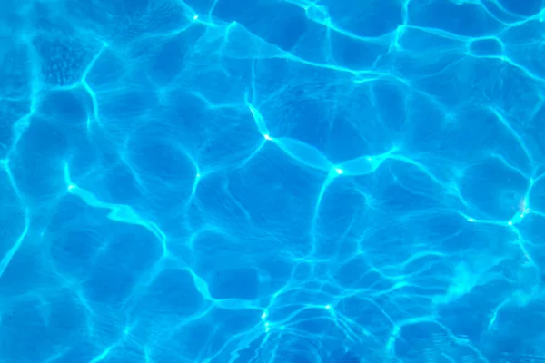 Luce Del Sole Crea Design Astratto Sull Acqua Della Piscina — Foto Stock