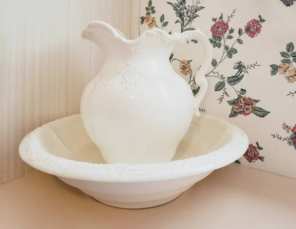 Vintage Ivory Bowl Pitcher Retro Wallpaper Background — стоковое фото