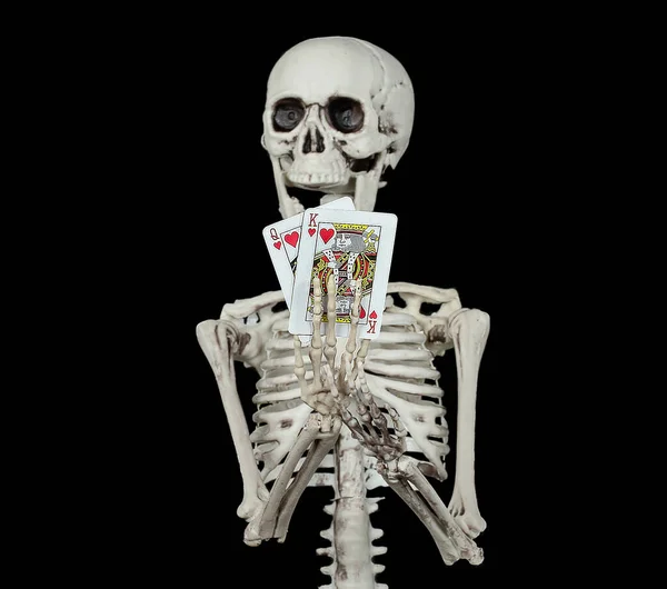 Esqueleto Halloween Segurando Rei Rainha Ases Jogando Cartas Isoladas Preto — Fotografia de Stock