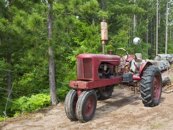 Rusty tractor — Stock Photo, Image