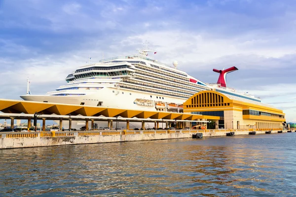 Cruise ship — Stock Photo, Image