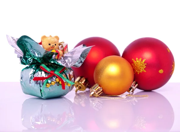 Yılbaşı süsleri ve, xmas baubles — Stok fotoğraf