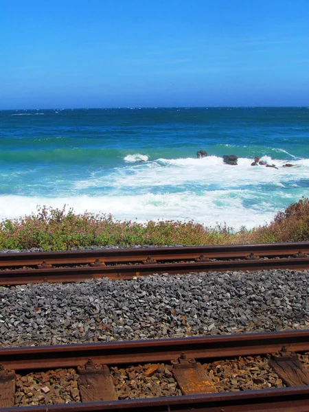 Uitzicht op de oceaan spoorweg — Stockfoto