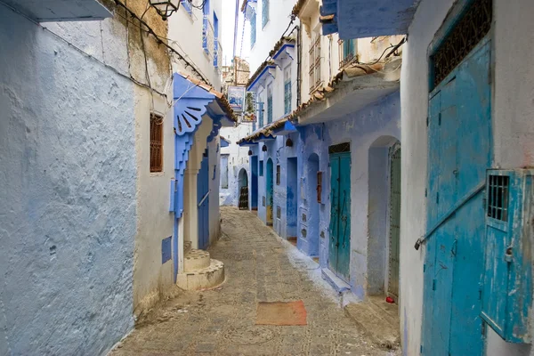 Blau gefärbte Stadtstraßen von chefchaouen, Marokko — Stockfoto